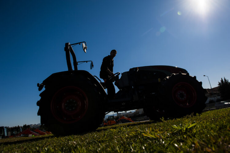 Agricultores de Alcobaça, Bombarral, Caldas da Rainha e Óbidos participam em marcha lenta na Nacional 8