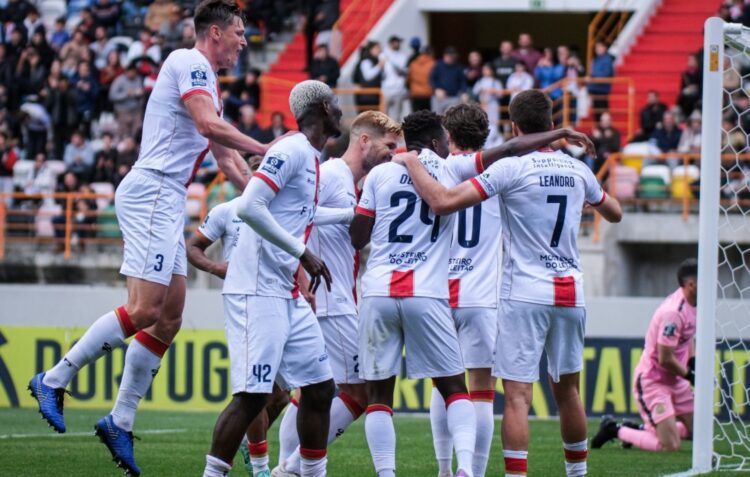 União de Leiria cede empate frente ao Nacional