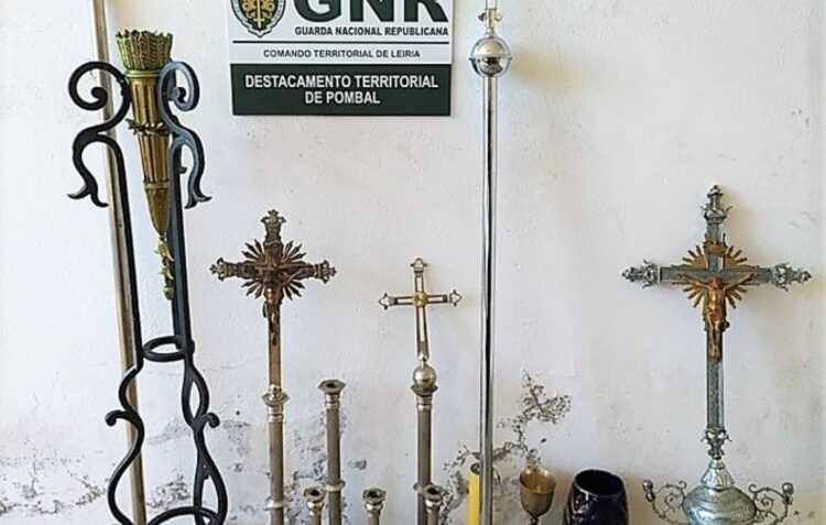 Denúncia leva GNR a recuperar artigos religiosos furtados