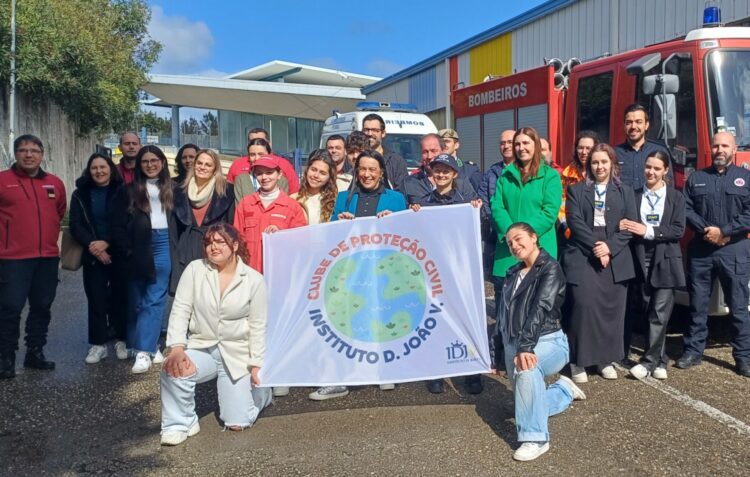 Alunos do 9.º ano dinamizam Clube Protecção Civil do Instituto D. João V