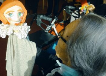 Marionetas pela liberdade e um lápis azul que já não censura