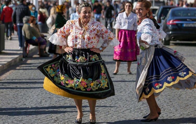 Feriado prolongado da Páscoa trará recriações e jogos tradicionais à principal avenida da Nazaré