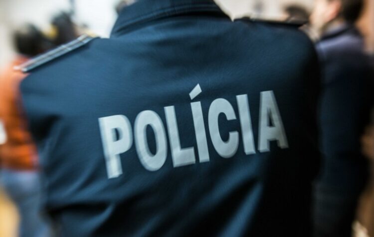 Partiu retrovisores de 26 viaturas e foi detido nas Caldas da Rainha