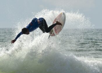 Prova portuguesa do circuito mundial de surf garantida até 2026