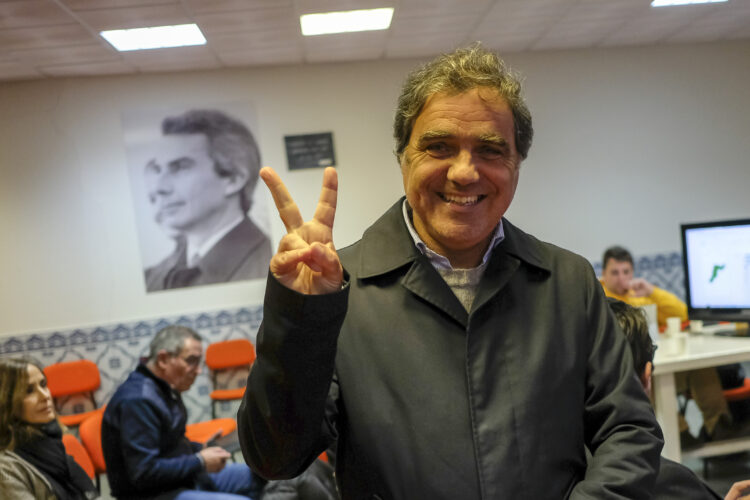 AD elege cinco deputados, PS perde 23 mil votos e o Chega atinge 19,6%