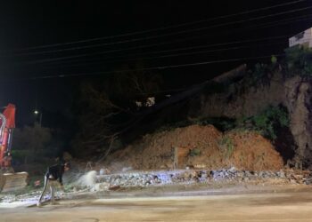 Muro de cinco metros desaba perto do Colégio João de Barros em Meirinhas