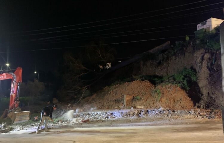 Muro de cinco metros desaba perto do Colégio João de Barros em Meirinhas