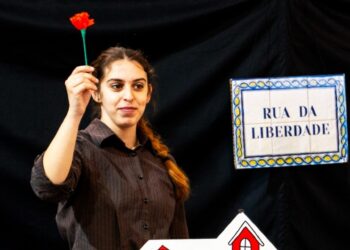 Teatro: em palco e na rua, vários grupos encenam o espírito de Abril