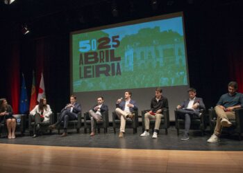 25 de Abril: Jovens tomaram a voz para afirmar que estão activos na vida política