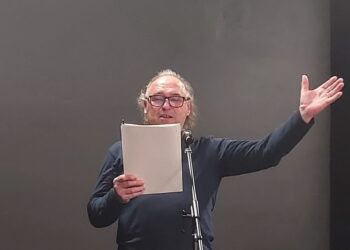 ACR Comeira. Cem vezes Poesia ao Serão na colectividade onde a cultura é amor e o teatro encontra um abrigo