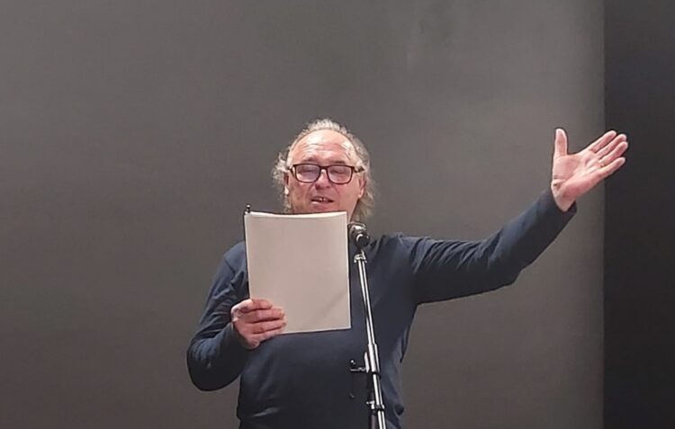 ACR Comeira. Cem vezes Poesia ao Serão na colectividade onde a cultura é amor e o teatro encontra um abrigo