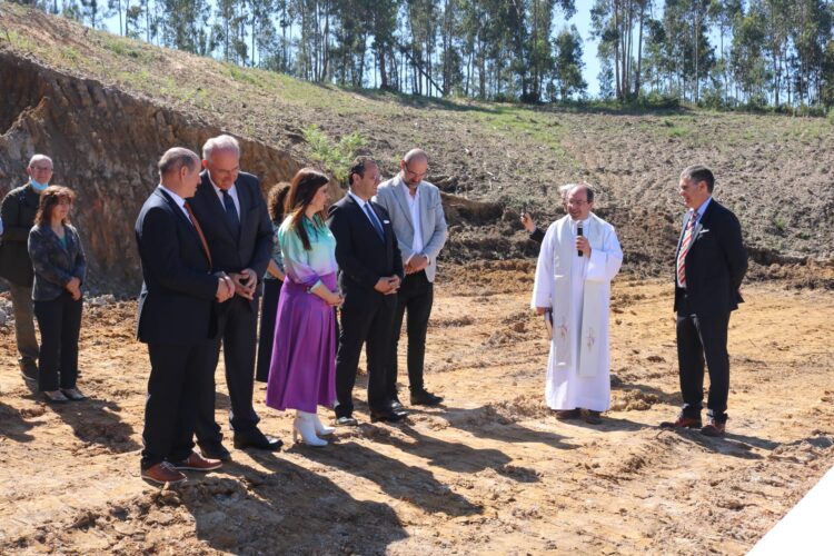 Adesba lança primeira pedra para creche a construir no Telheiro, em Leiria