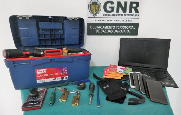Homem mudava fechaduras para arrendar casa alheia e foi detido na Nazaré