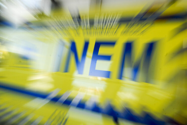 Colisão rodoviária provoca ferimentos graves a jovem de 19 anos