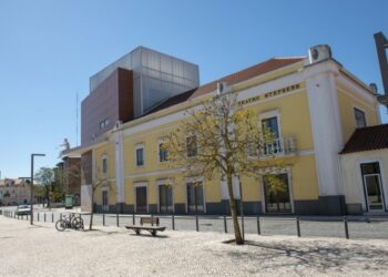 Marinha Grande abre comemorações do 25 de Abril com espectáculo hoje no Teatro Stephens