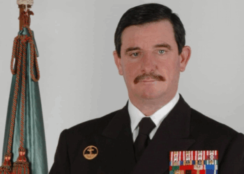 Almirante Melo Gomes e antigos ministros  debatem descolonização em Porto de Mós