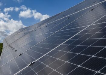 Município de Peniche licencia primeira central fotovoltaica no concelho