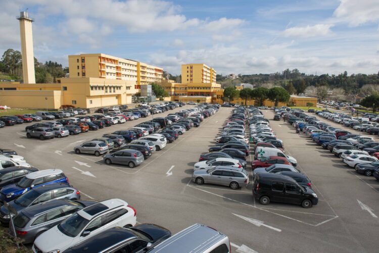 Hospital de Leiria vai ganhar quase 200 novos lugares de estacionamento com construção de silo