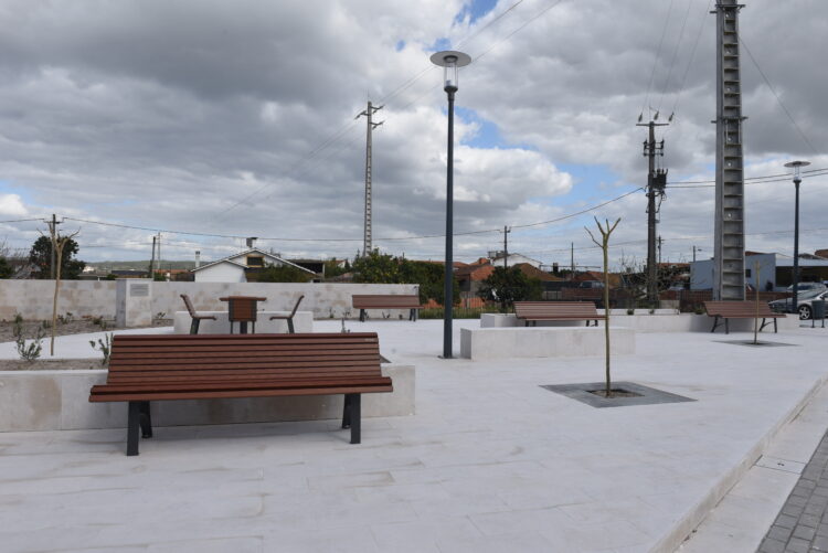 Barreiros, em Leiria, homenageia benemérito que electrificou e ajudou a alcatroar aldeia