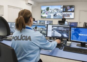 Suspeitos de posse ilegal de arma proibidos de se deslocarem a Leiria