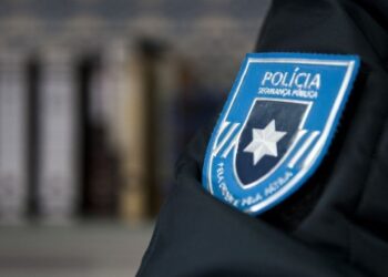 Agressões à porta de discoteca em Leiria levam PSP a fazer buscas em Coimbra e Vila Real