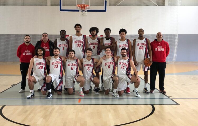 Basquetebol da UDL só precisa de ganhar por um ponto para subir à 1.ª divisão