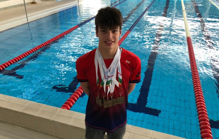 Atleta do Bairro dos Anjos sagra-se pentacampeão nacional em natação