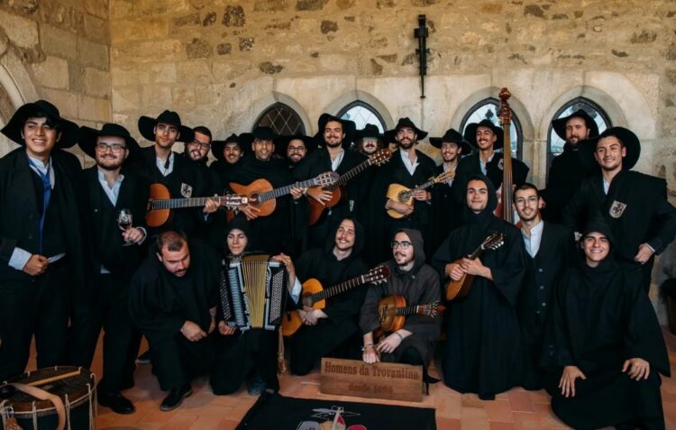Trovantina é copos, mas também responsabilidade e muita música