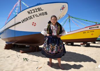 “Amor de Filhos”, a nova embarcação tradicional da exposição patente no areal da Nazaré