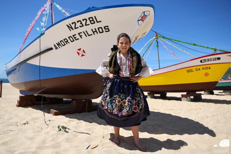 “Amor de Filhos”, a nova embarcação tradicional da exposição patente no areal da Nazaré