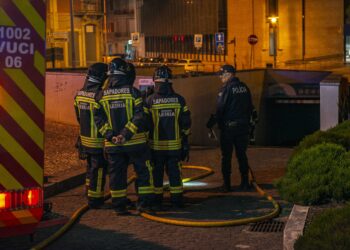 Parque de estacionamento da Fonte Luminosa abriu de forma condicionada