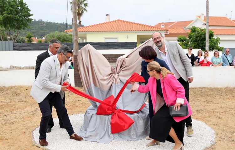 Famalicão lança primeira pedra do um novo lar para servir o concelho da Nazaré