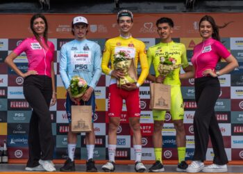 Óbidos Cycling Team vence última etapa da Volta do Futuro