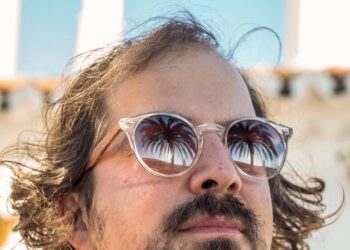 B Fachada: “Sou sempre o punk no palco”