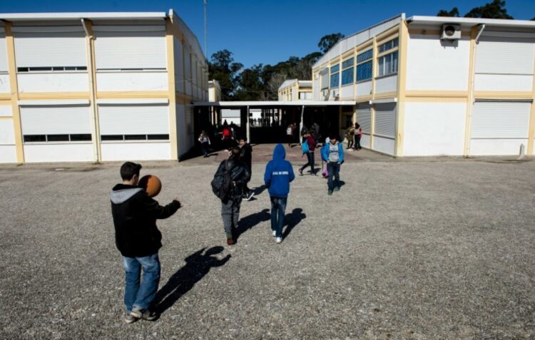 Falha de energia e greve impedem prova de aferição
