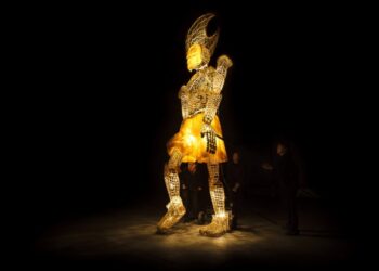 Marionetas gigantes de Alcobaça abrem festival em Espanha