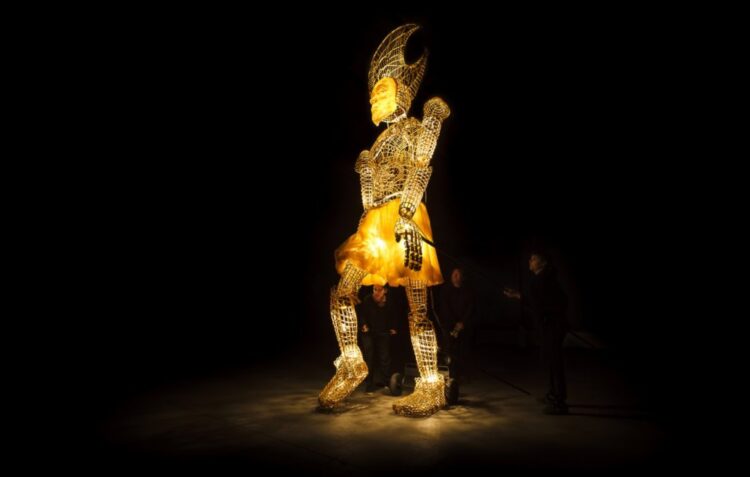 Marionetas gigantes de Alcobaça abrem festival em Espanha