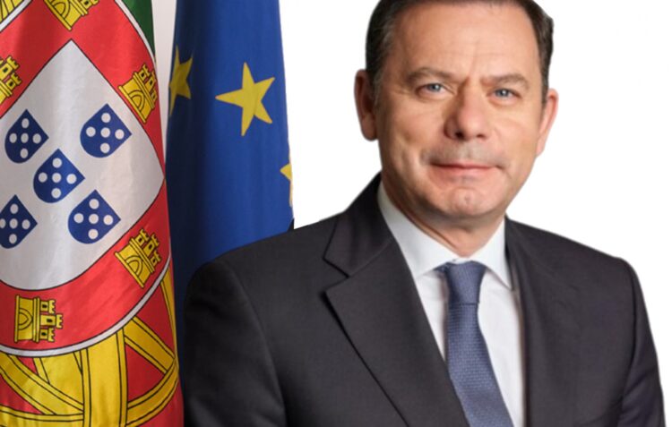 Luís Montenegro preside, em Pombal, à entrega de veículos aos bombeiros e estrutura operacional da Protecção Civil