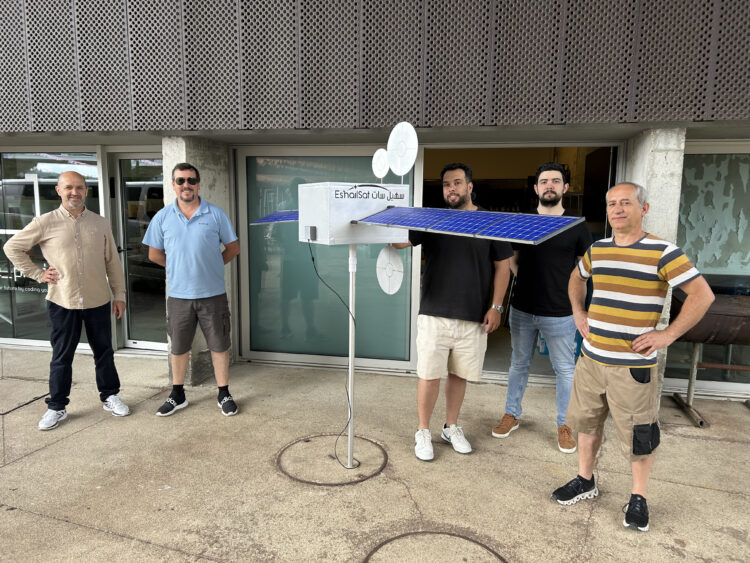 Empresa do Parque Tecnológico de Óbidos leva réplica de satélite para maior feira europeia de comunicações