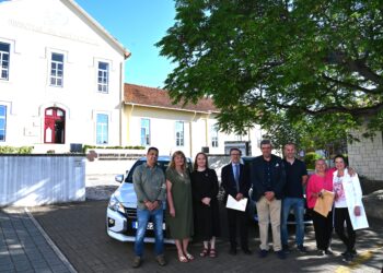 Município entrega viaturas à USP de Alcobaça