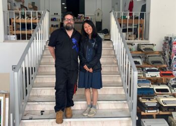Artista japonesa Mika Aono com livro e exposição na Paper View