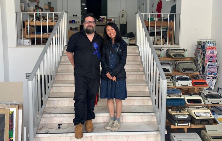Artista japonesa Mika Aono com livro e exposição na Paper View