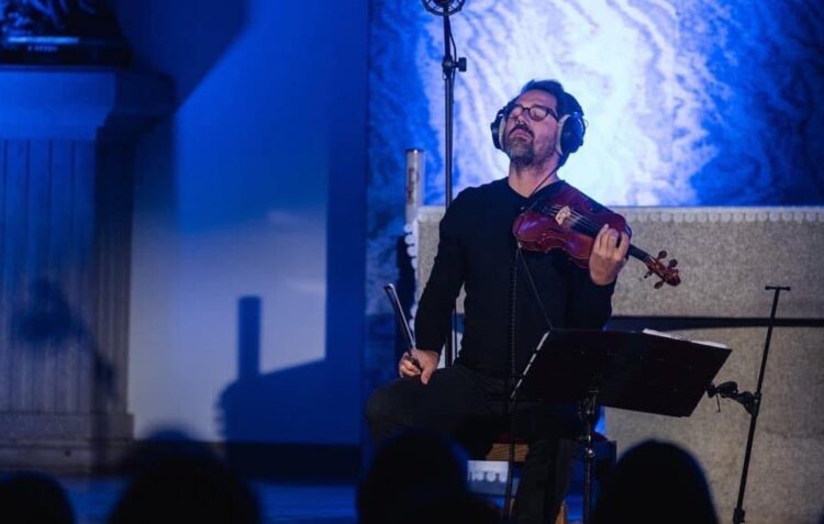 Samuel Martins Coelho estreia hoje no Nascentes um disco que é utopia e actividade sísmica