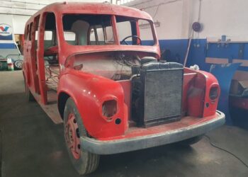 Bombeiros de Porto de Mós pedem  ajuda para recuperar viatura histórica