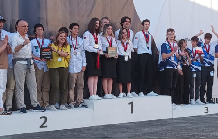 Escola Secundária Afonso Lopes Vieira alcança segundo lugar na final do F1 in Schools