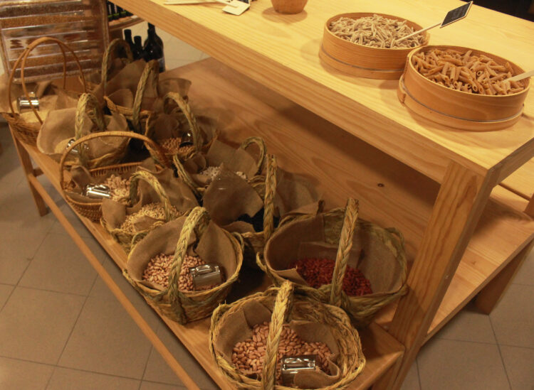 Ideias a Granel recupera carisma da antiga mercearia tradicional