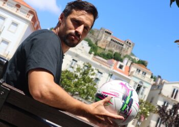 Kaká renova contrato com a União de Leiria por mais uma época