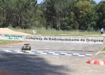 Carros de modelismo fazem-se ouvir hoje na pista da Ortigosa, em Leiria