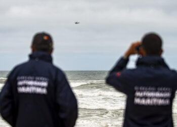 Autoridades vão abrir inquérito para perceber o que motivou adornamento do Virgem Dolorosa ao largo da Praia do Samouco