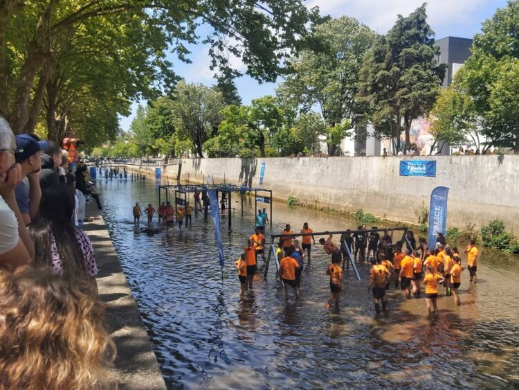 OCR Police Challenge leva 1200 atletas a ultrapassar obstáculos no rio Lis